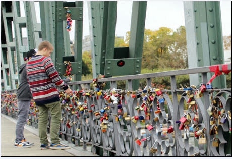 7 cây cầu “nặng trĩu” ổ khóa tình yêu