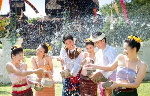 Tới Thái Lan tham dự lễ hội té nước