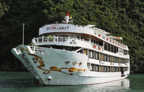 Du thuyền 5 sao Starlight với giá 5.000 VND trên vịnh Hạ Long
