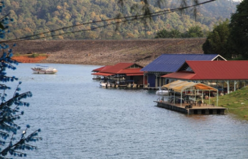 Một ngày ở hồ nước nhân tạo lớn nhất Đông Nam Á