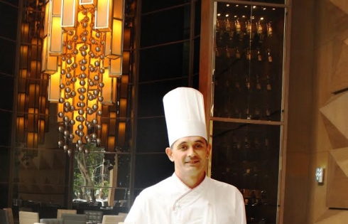 The chef Marco Cortesi biểu diễn nghê thuật ẩm thực tại New world Saigon Hotel