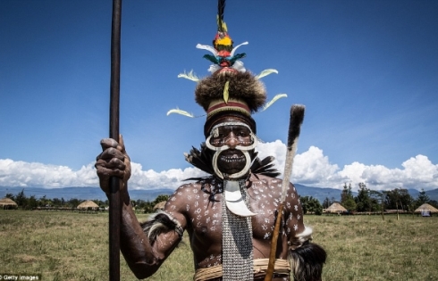 Dự lễ hội truyền thống của bộ tộc khỏa thân Indonesia 