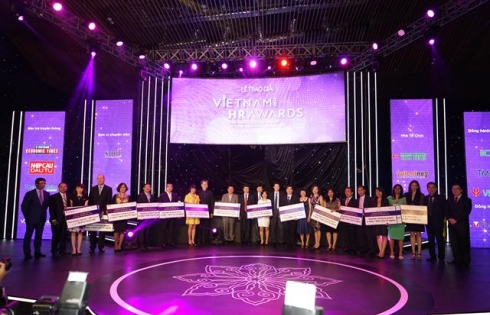 Intercontinental Hanoi Westlake nhận giải Doanh nghiệp ưu tú 2014