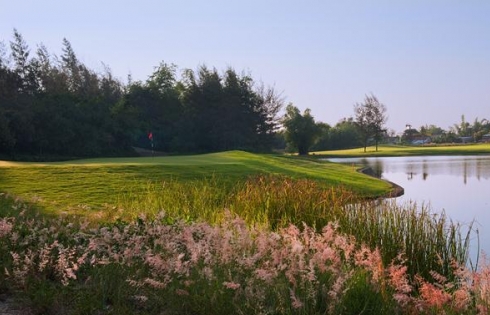 Nâng cao kỹ năng golf tại sân tập Montgomerie Links