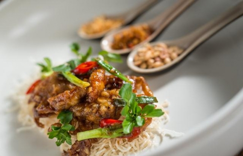 Khám phá ẩm thực Việt ba miền tại Cầu Gỗ Restaurant