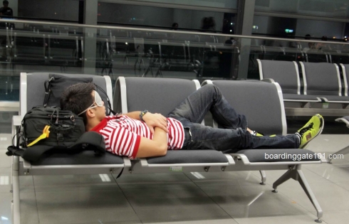 10 gợi ý giúp bạn nghỉ đêm an toàn ở sân bay