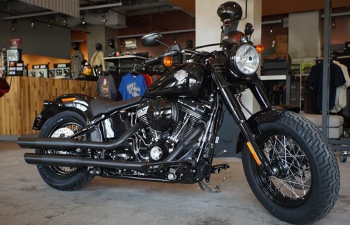 Phong cách Bobber bụi bặm, mạnh mẽ với Harley-Davidson Softail Slim® S