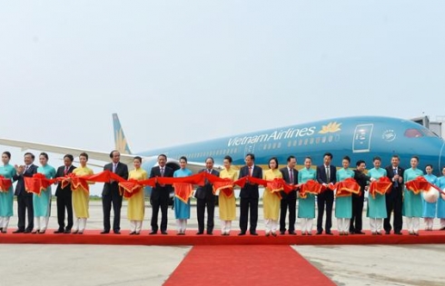 Vietnam Airlines mừng khai trương Cảng hàng không quốc tế Cát Bi, Hải Phòng