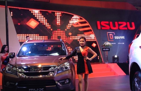 Isuzu ra mắt Mu-X Limited và D-Max Type X tại triển lãm Vietnam Motor Show 2016