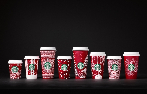 Tác phẩm nghệ thuật của khách hàng được thể hiện trên những chiếc cốc đỏ mùa lễ hội của Starbucks