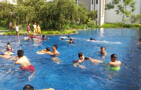 Laguna Lăng Cô tổ chức 'Lớp học bơi an toàn 2017' cho trẻ em địa phương