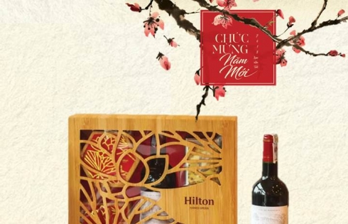 Năm mới với giỏ quà từ khách sạn Hilton Hanoi Opera