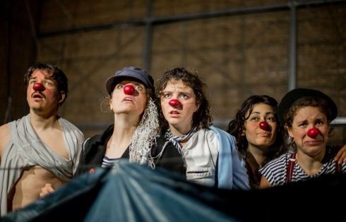 Đoàn nghệ sỹ Be Clown trình diễn vở xiếc Biển lặng gió tại Cần Thơ