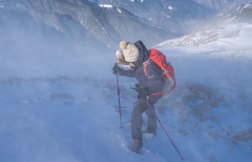 Đi bộ vượt núi tuyết tại Nepal để trưởng thành hơn