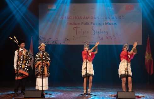 Ban nhạc Tetseo Sisters mang âm hưởng dân gian Ấn Độ đến Thủ đô