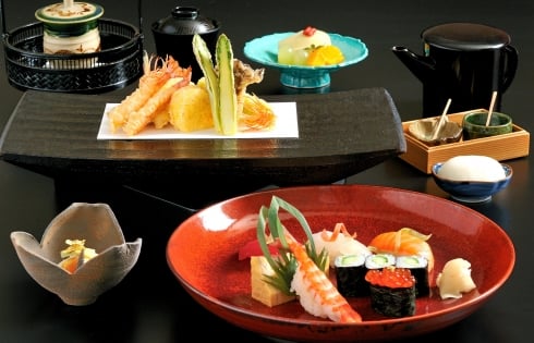 Irasshaimase! Đầu bếp khách mời đưa tinh hoa ẩm thực Nhật Bản tới nhà hàng Oven D’or tại khách sạn Sheraton Hanoi