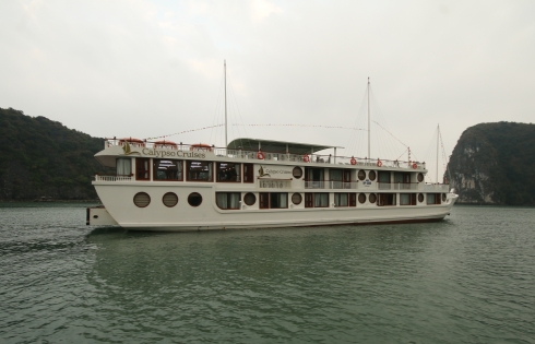 Cùng Oriental Sails khám phá Hạ Long