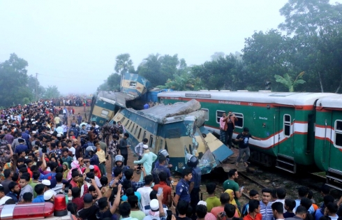 Tai nạn tàu hỏa ở Ấn Độ và Bangladesh