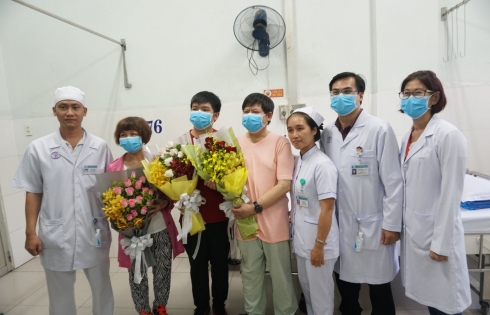 2 Chinese patients extend thanks to VN
