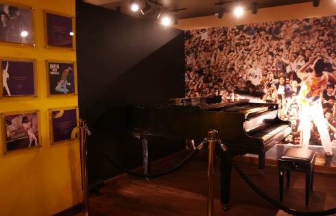 Ghé thăm bảo tàng Freddie Mercury
