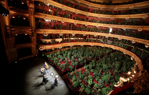 Nhà hát Barcelona biểu diễn cho cây xanh
