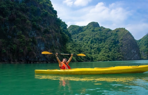 Chèo thuyền kayak khám phá Tràng An