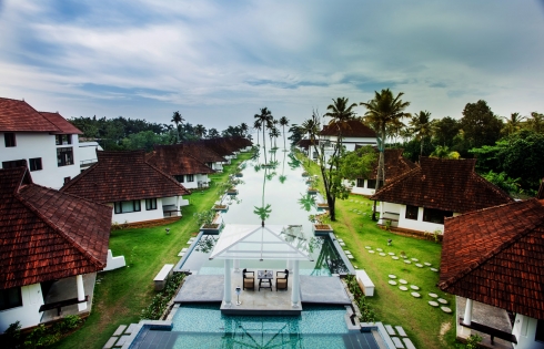 Resort ở Ấn Độ biến bể bơi thành hồ cá