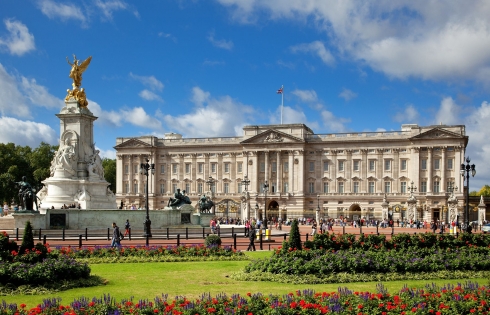Hoàng gia Anh mở cửa cung điện đón khách