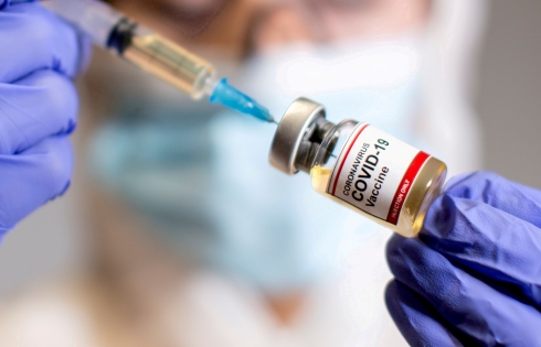 Gần 1 triệu liều vaccine cập bến Nội Bài