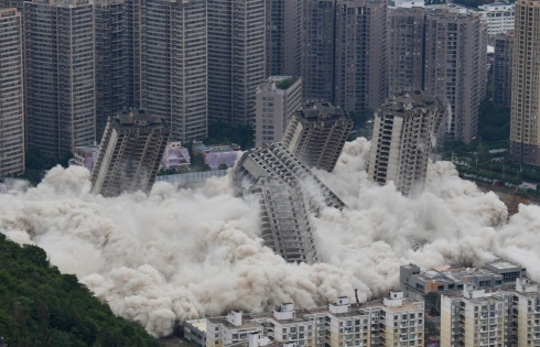 Khi 15 tòa nhà Trung Quốc đồng thời bị đổ sập