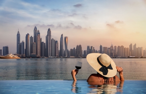 Người dân UAE được giảm giờ làm, tăng giờ vui chơi