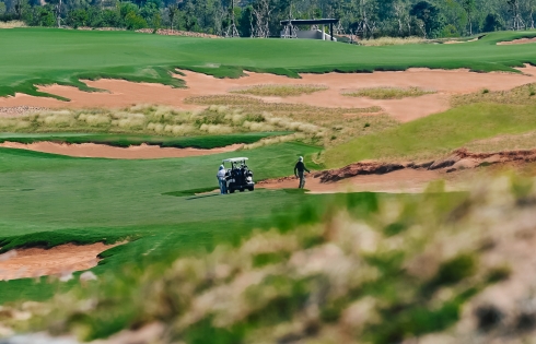 Chơi Golf: Trải nghiệm hút khách bậc nhất hiện nay