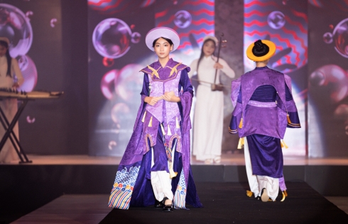 Quảng bá văn hoá, du lịch qua Vietnam International Fashion Tour