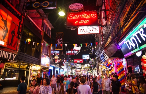 Thái Lan mở cửa khu đèn đỏ, khách du lịch tấp nập