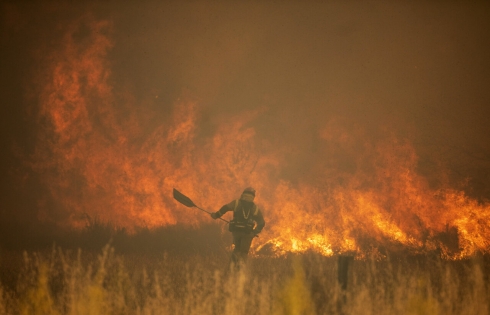 Nắng nóng gây cháy rừng hoành hành khắp Châu Âu