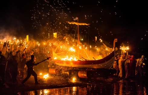 Đón năm mới theo phong cách Viking với lễ hội lửa Up Helly Aa