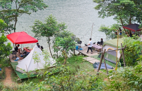 Tránh nóng dịp nghỉ lễ 30/4 với những địa điểm cắm trại “tuyệt đỉnh” gần Hà Nội