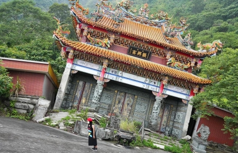 Độc lạ Đài Loan: Ngôi chùa nghiêng được ví như tháp Pisa