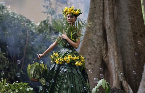 Độc đáo buổi trình diễn thời trang “Cát Tiên - Bốn mùa xanh lá” của nhà thiết kế Minh Hạnh