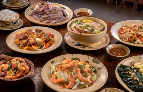 Thổn thức hương vị 'cơm mẹ nấu' qua những quán cơm nhà ở Sài Gòn