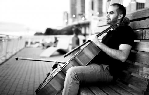 Nghệ sĩ cello người Mỹ Bryan Charles Wilson: 'Tôi dùng âm nhạc để kết nối thế giới nội tâm của chính mình với người khác'