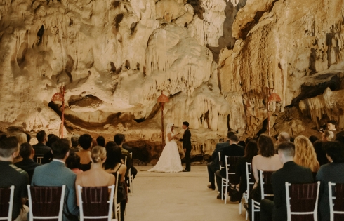 Ngỡ ngàng đám cưới hang động ở Quảng Ninh và 'lần đầu' của nhiếp ảnh gia