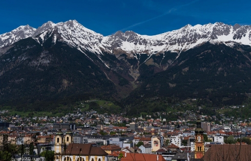 Thành phố Innsbruck quyến rũ nằm bên dãy Alps