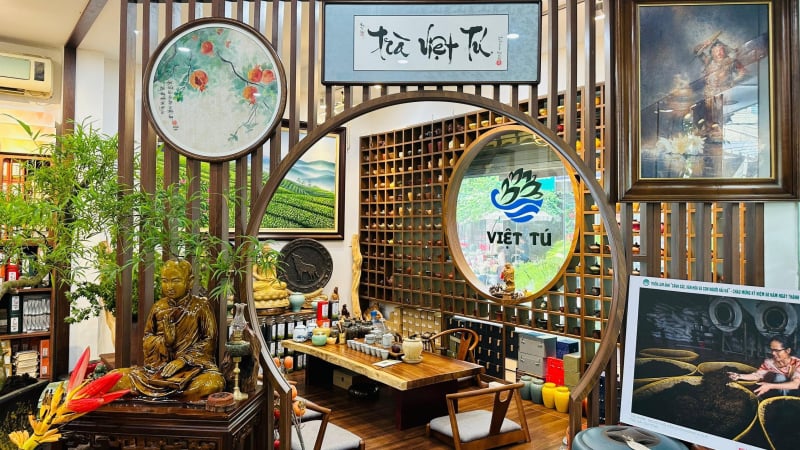 Đại sứ Đặc mệnh Toàn quyền Cộng hòa Armenia tại Việt Nam khám phá văn hóa Việt tại Trà Việt Tú