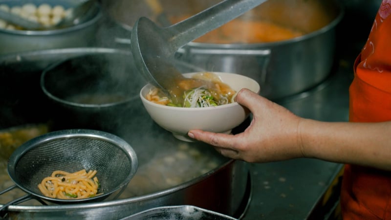 Bún đỏ - món ăn bình dị mang màu đất bazan của người Buôn Ma Thuột