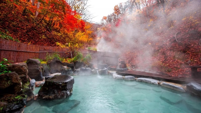 Ngâm mình trong suối nước nóng ở làng Nyuto Onsen