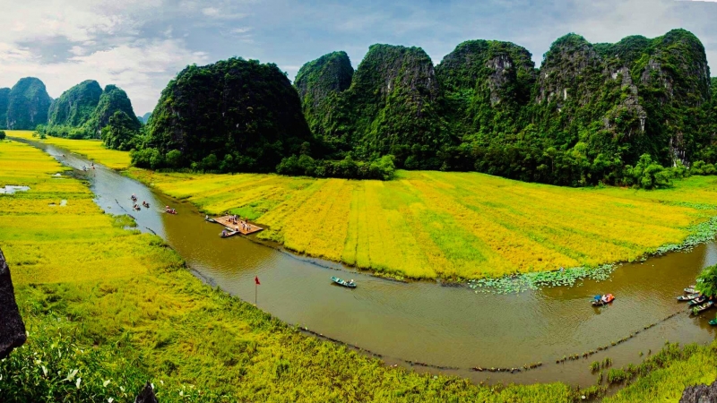 Du khách dự khai mạc tuần du lịch Ninh Bình 2024 được đưa đón miễn phí