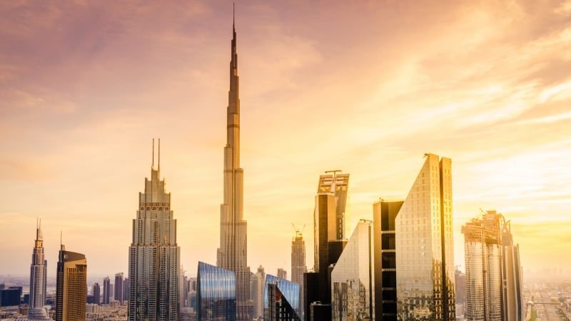 Nóng như thiêu như đốt, giới siêu giàu Dubai 'chịu chơi' trốn nóng bằng du thuyền và khách sạn 5 sao