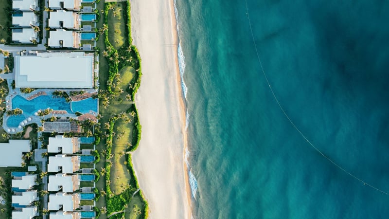 Bước vào thế giới biển xanh cát trắng tại The Ocean Resort by Fusion Quy Nhơn