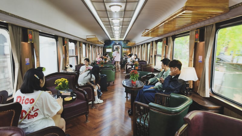 “Hoa Phượng Đỏ” - Đoàn tàu sang trọng đầu tiên tuyến Hà Nội - Hải Phòng